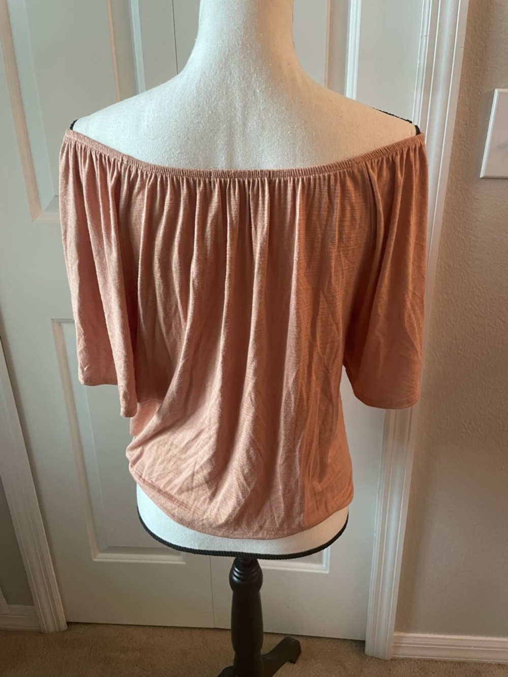 Kim & Cami Off-Shoulder Tie-Front Crop Top in Peach - Picture 3 of 4